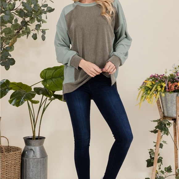 Celeste Full Size High-Low Contrast Round Neck Sweatshirt - Picture 10 of 10
